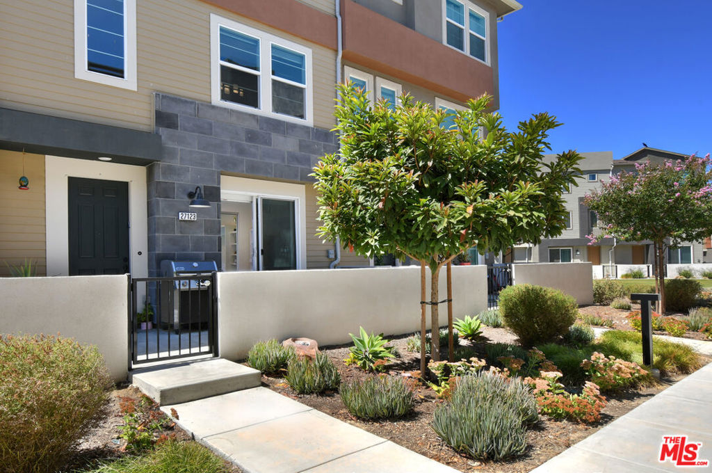 27123 Red Tail Place Property Photo 1