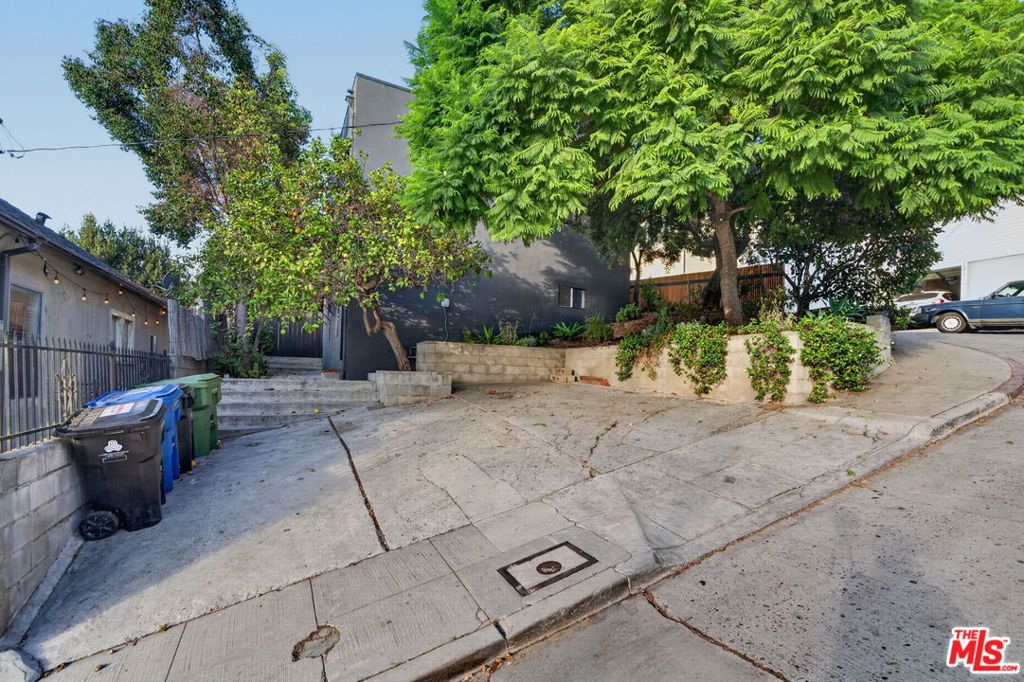 1356 Mcduff Street Property Photo 4