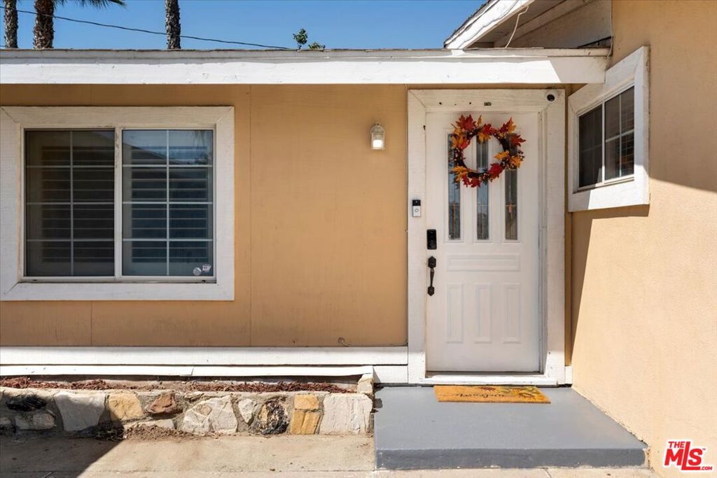 642 N Pine Avenue Property Photo 1