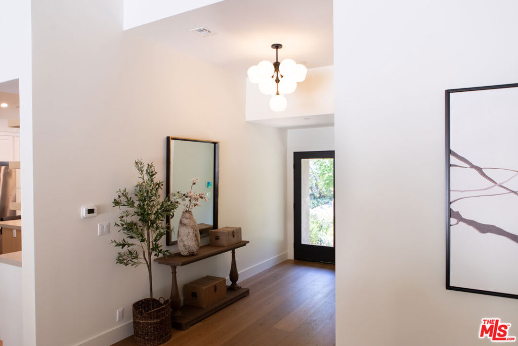 3436 Longridge Avenue Property Photo 6