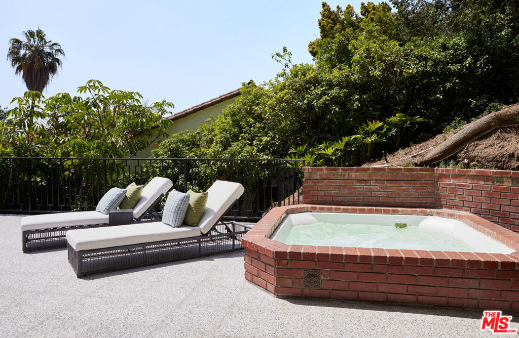 1341 Sierra Alta Way Property Photo 11