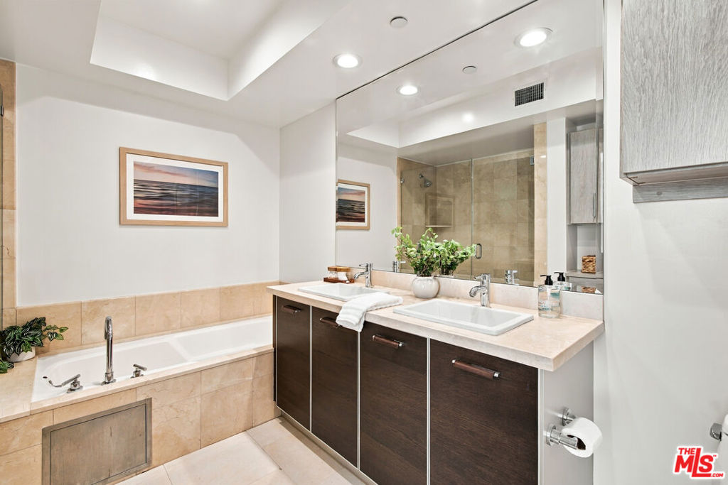 325 Arnaz Drive 301 Property Photo 13