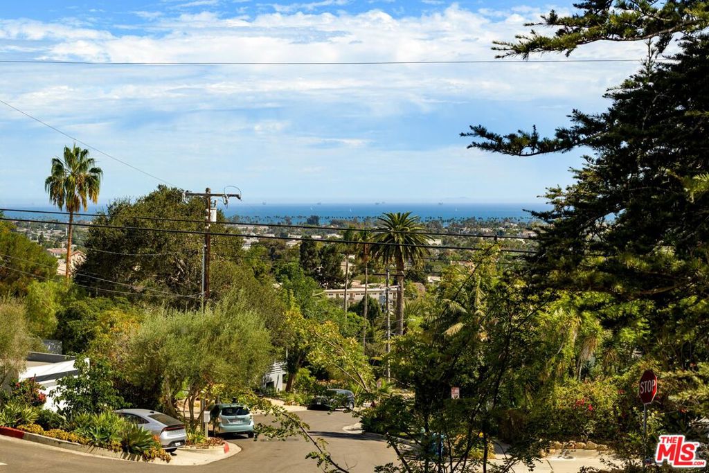 645 E Micheltorena Street Property Photo 3