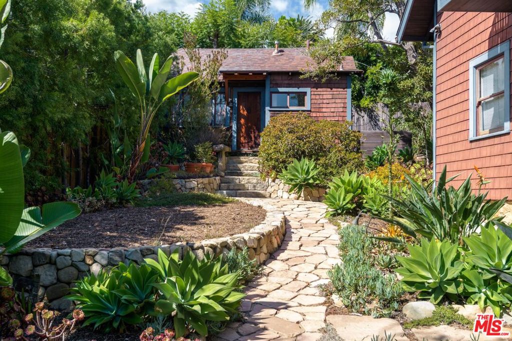 645 E Micheltorena Street Property Photo 4