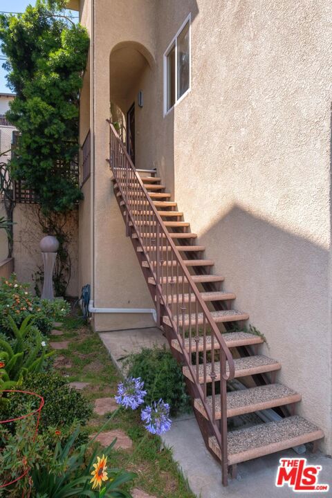 3736 City Terrace Drive Property Photo 3