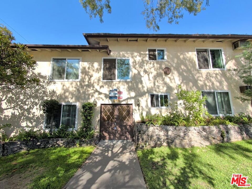215 N Myrtle Avenue A Property Photo 1