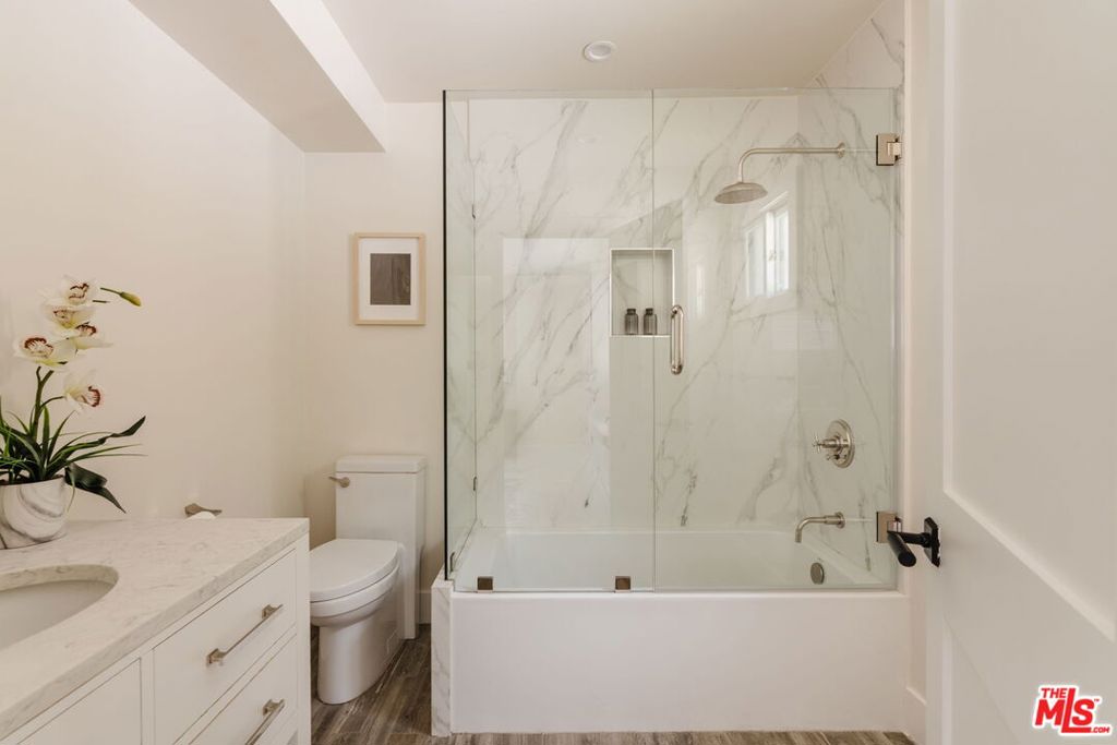 252 N Kenter Avenue Property Photo 17