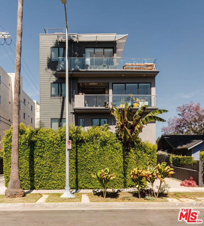 2416 Penmar Avenue Property Photo 2