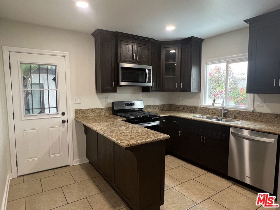 1284 S Highland Avenue Property Photo 7
