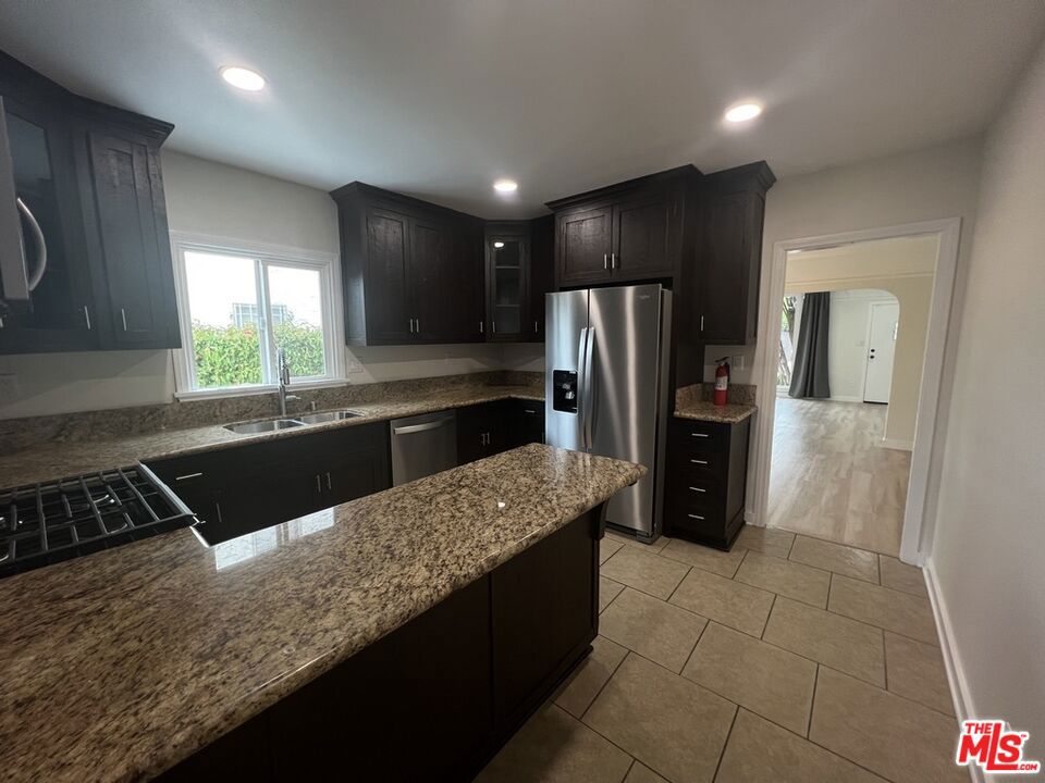 1284 S Highland Avenue Property Photo 8