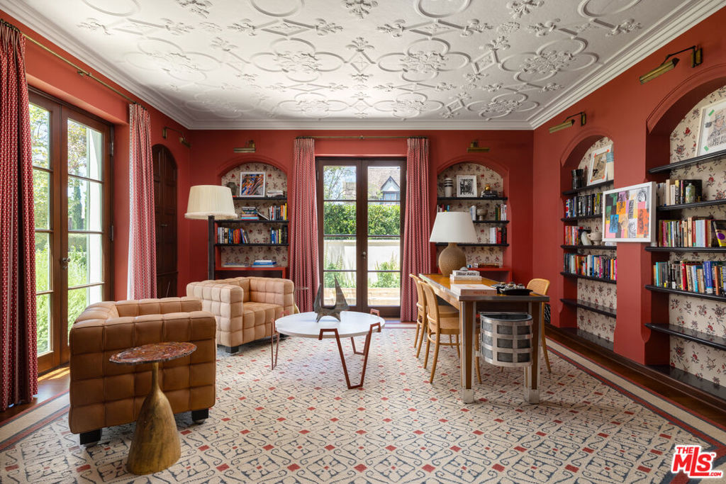 402 S Las Palmas Avenue Property Photo 14