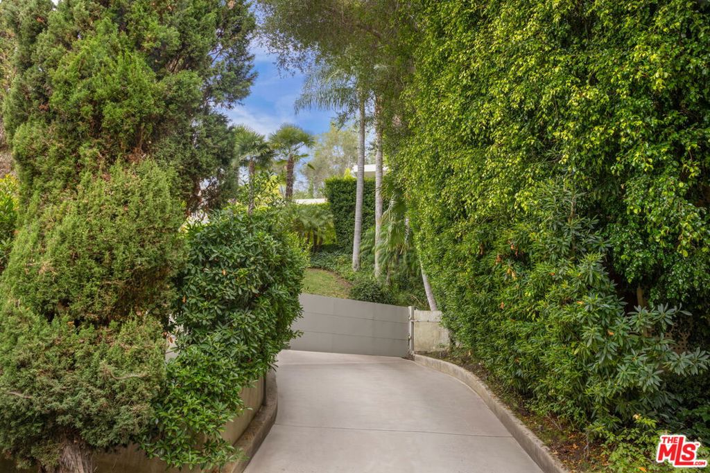 2731 Hutton Drive Property Photo 6