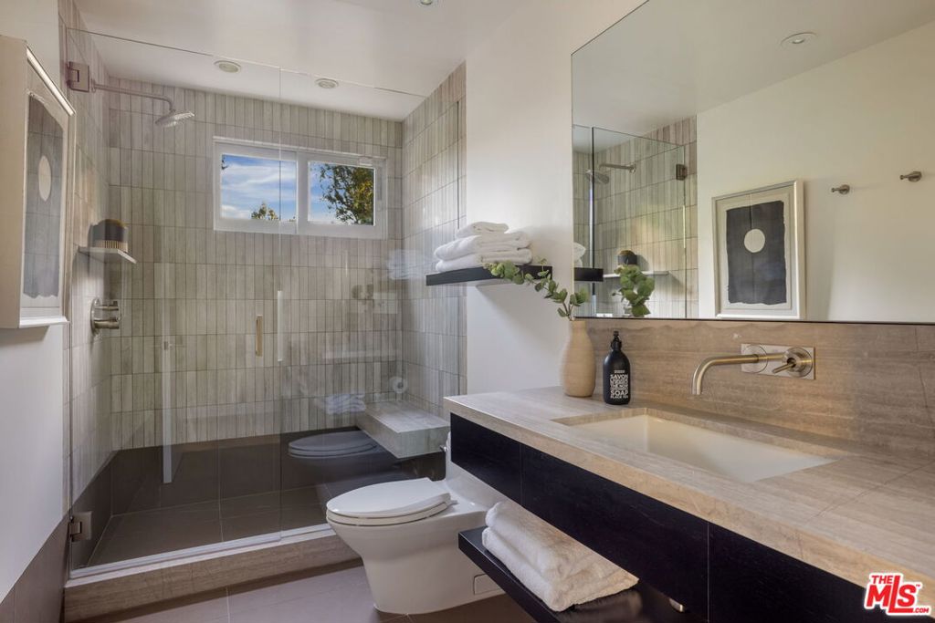 2731 Hutton Drive Property Photo 25