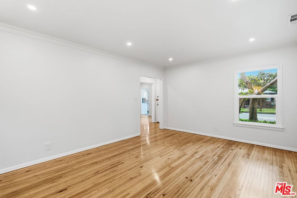4236 Elenda Street Property Photo 5