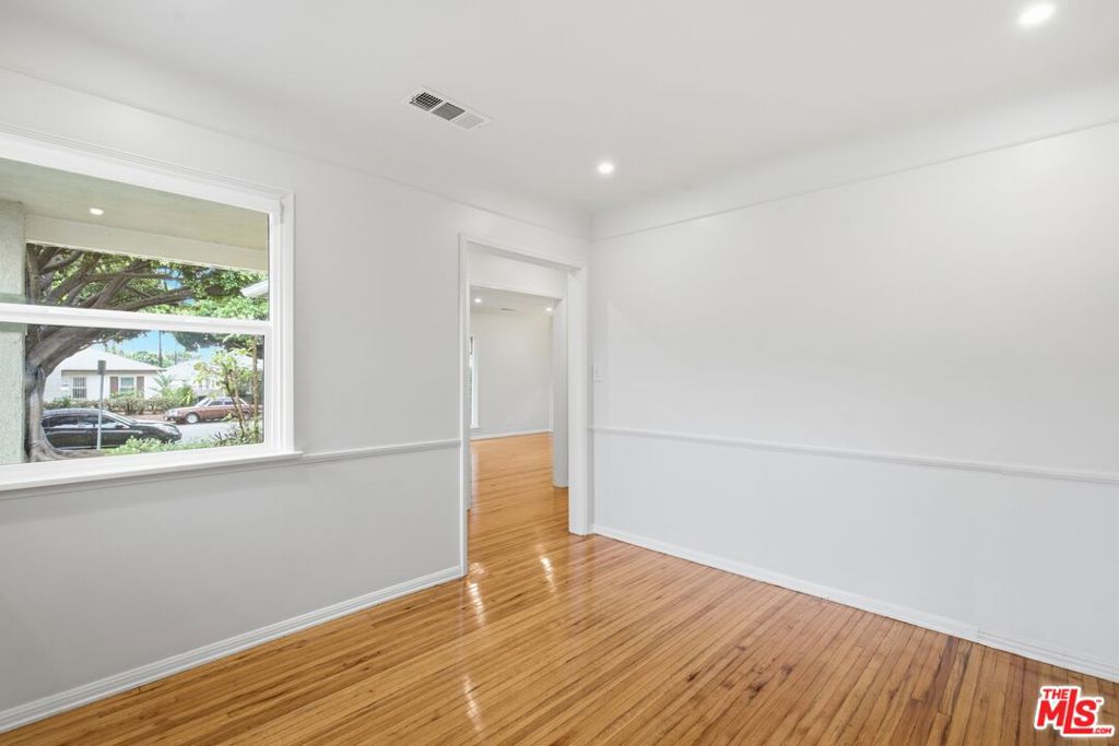 4236 Elenda Street Property Photo 6