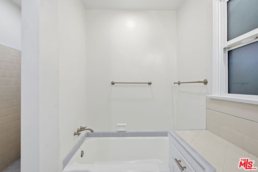4236 Elenda Street Property Photo 21