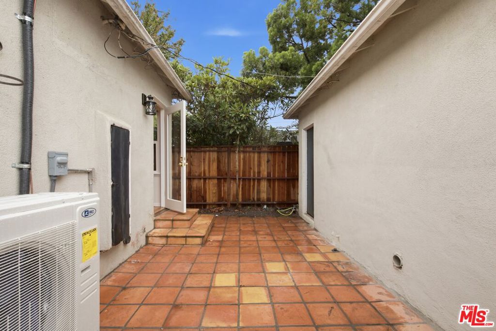 4236 Elenda Street Property Photo 27