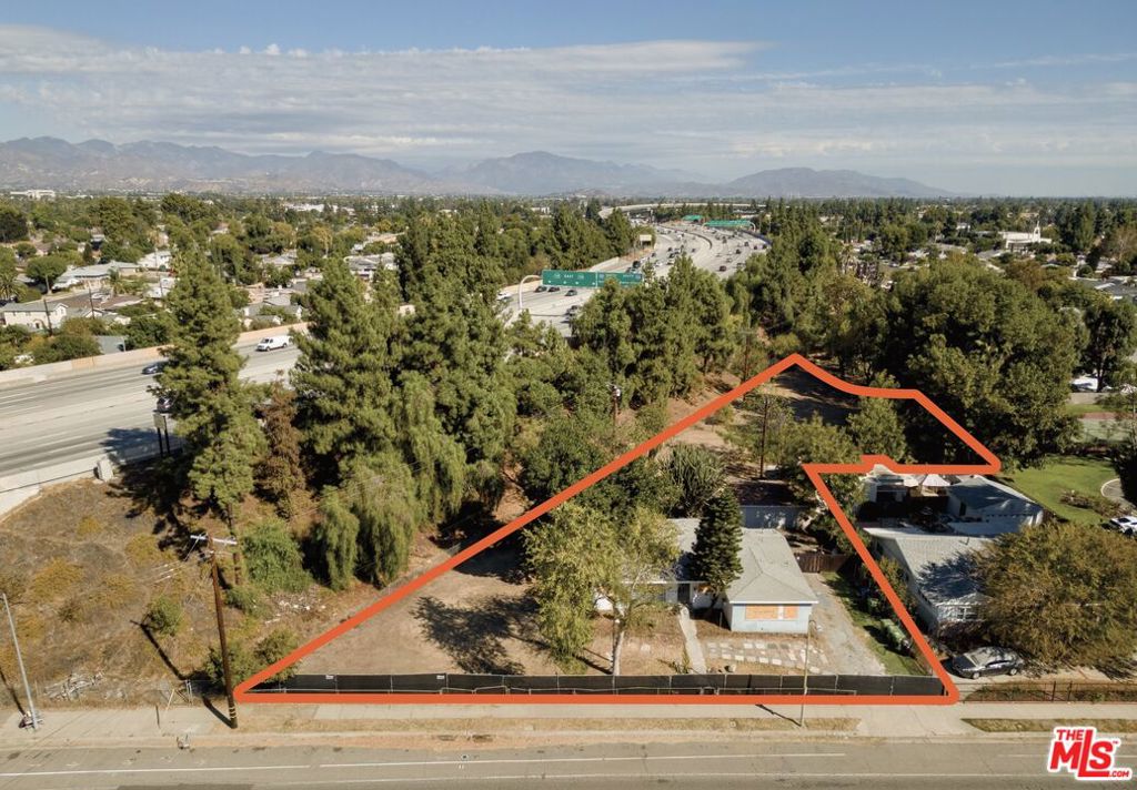 10810 Woodley Avenue Property Photo 3