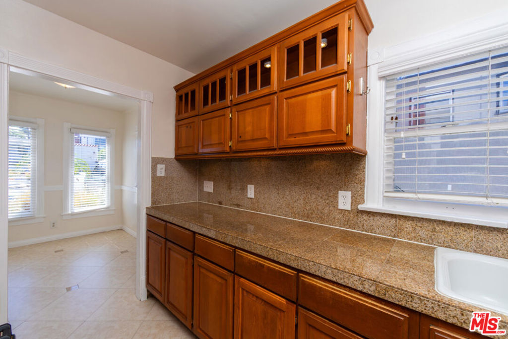 1334 W 17th Street Property Photo 5