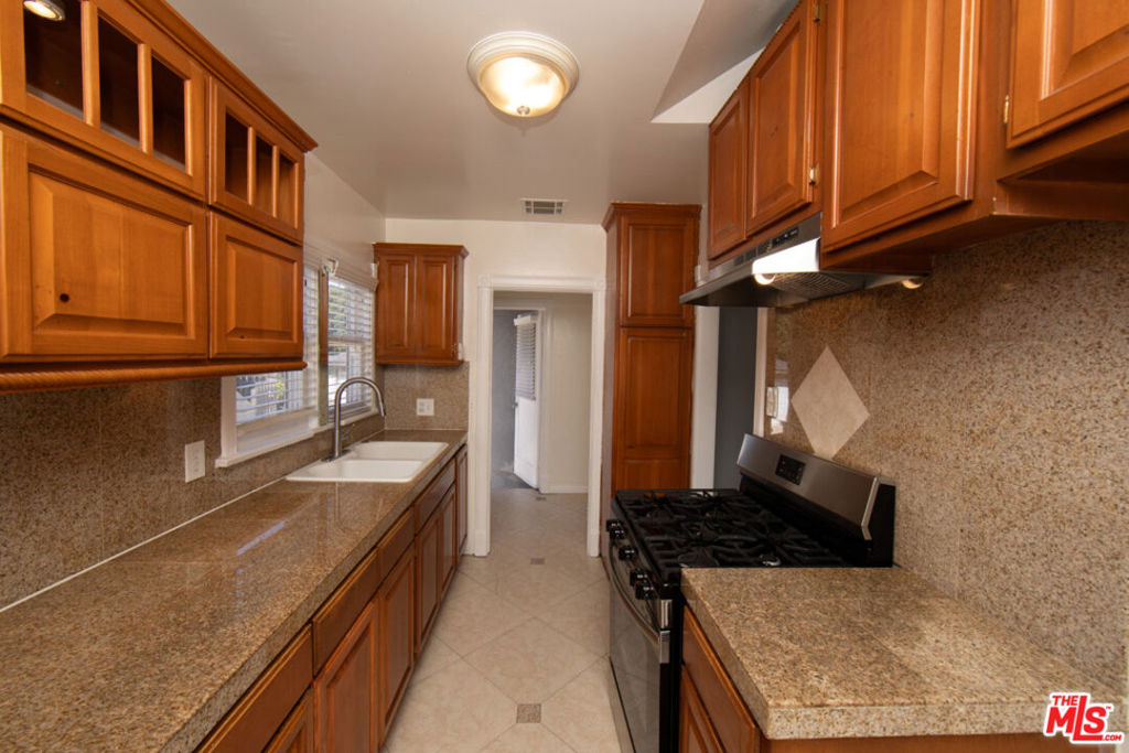 1334 W 17th Street Property Photo 6