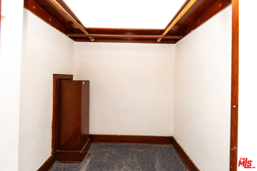 1334 W 17th Street Property Photo 9