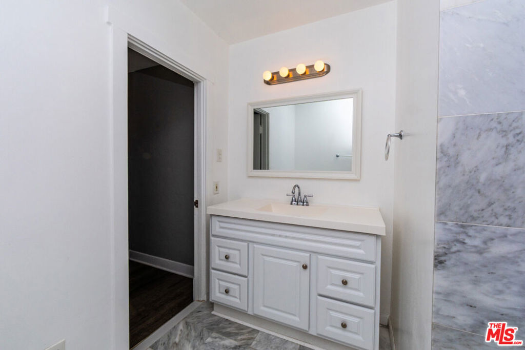 1334 W 17th Street Property Photo 12