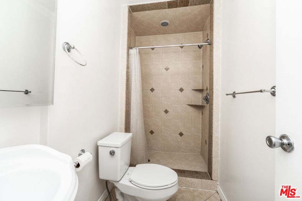 1334 W 17th Street Property Photo 31