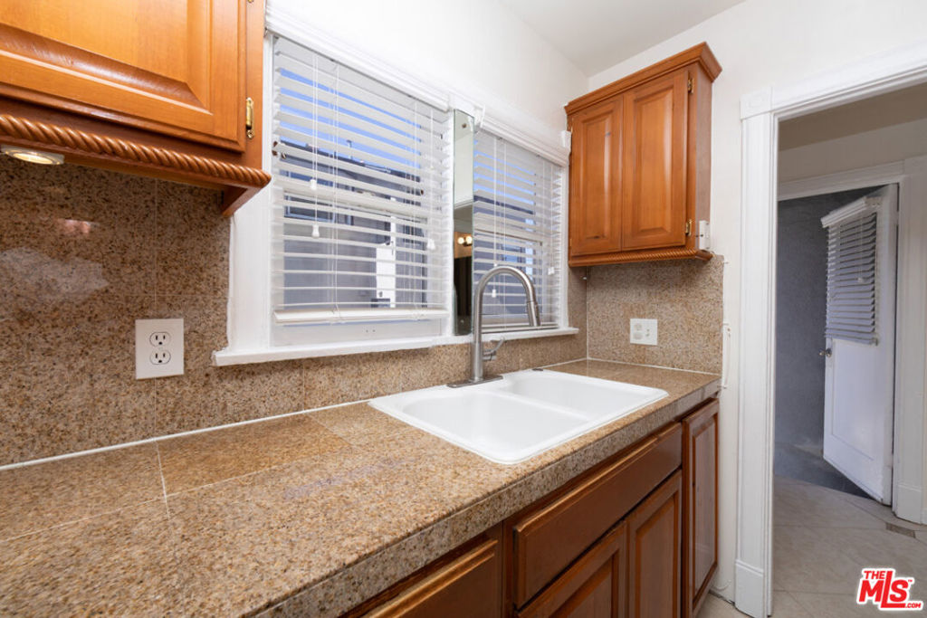 1334 W 17th Street Property Photo 33