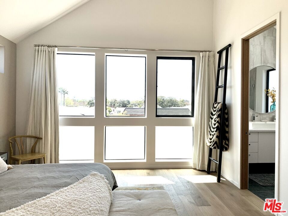 2606 S Barrington Avenue Property Photo 50