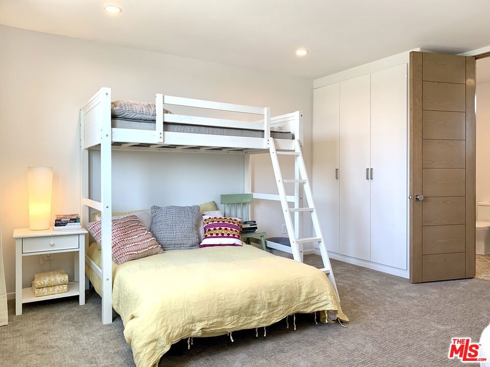 2606 S Barrington Avenue Property Photo 55