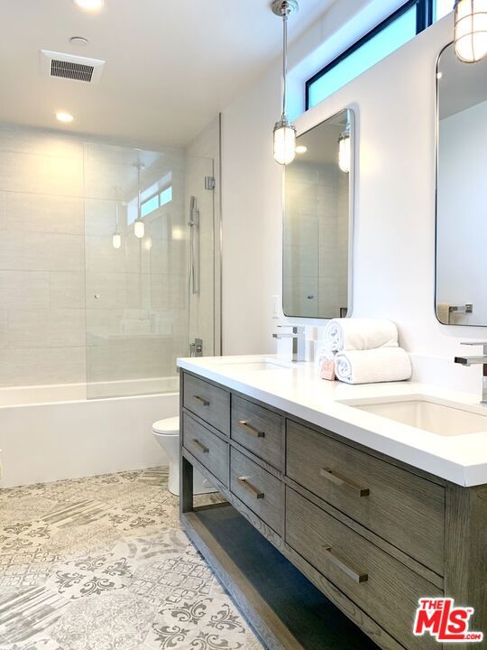 2606 S Barrington Avenue Property Photo 56