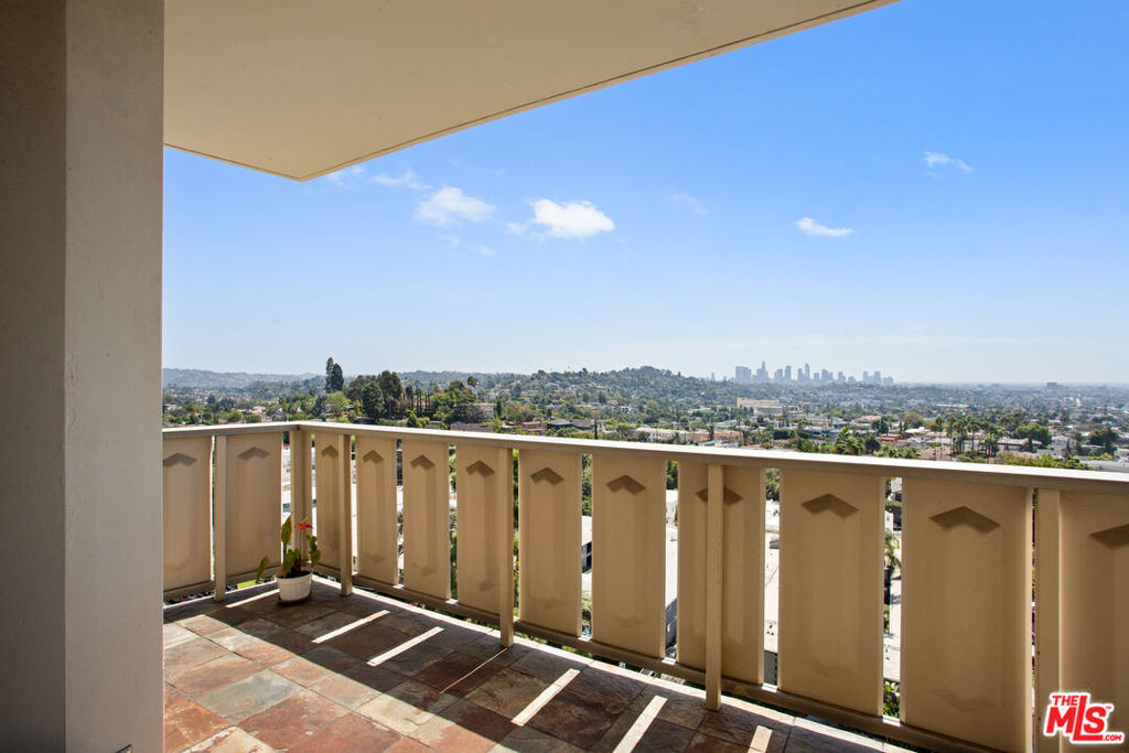4455 Los Feliz Boulevard 1105 Property Photo 2