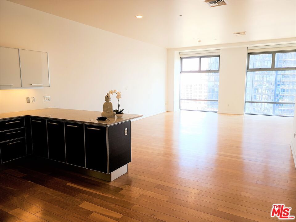 801 S Grand Avenue 1209 Property Photo 4