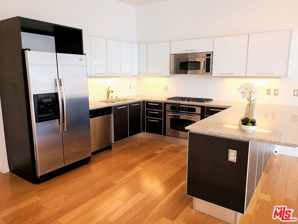 801 S Grand Avenue 1209 Property Photo 8