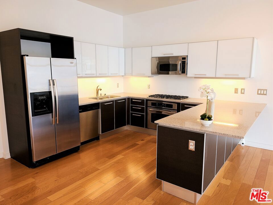 801 S Grand Avenue 1209 Property Photo 9