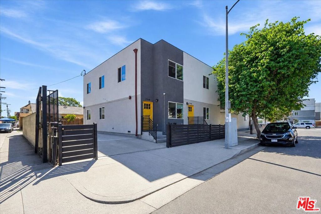 4150 S Normandie Avenue Property Photo 1