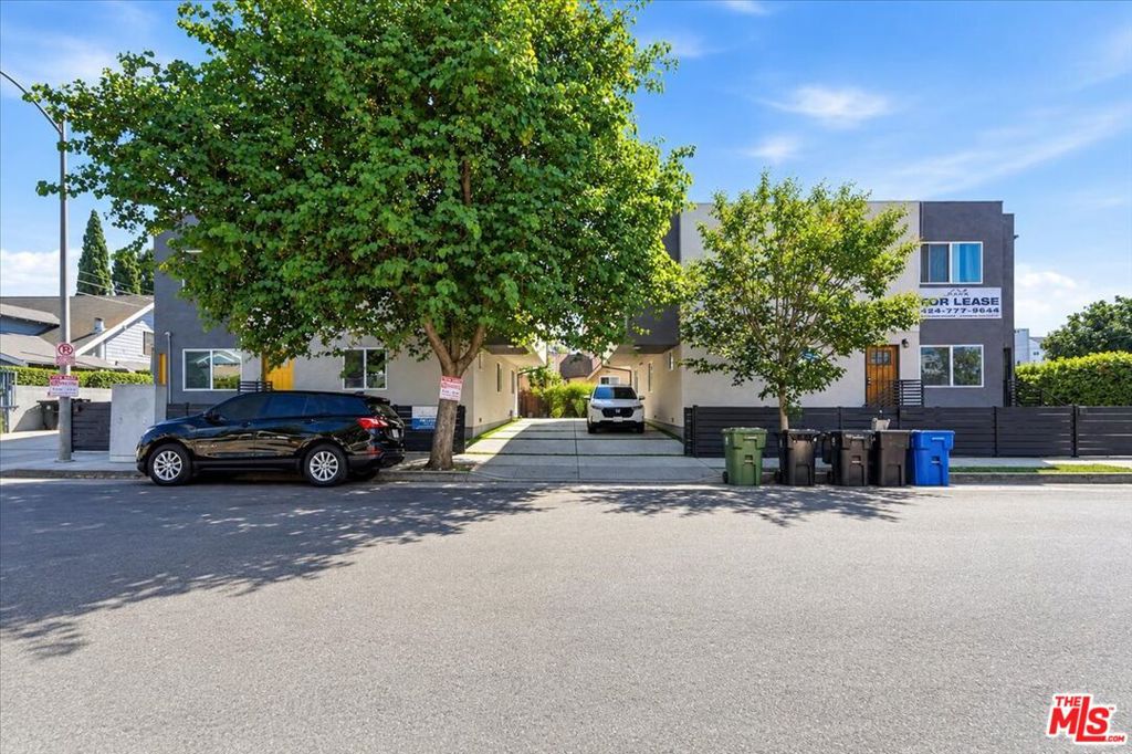4150 S Normandie Avenue Property Photo 2
