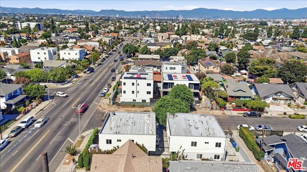 4150 S Normandie Avenue Property Photo 4