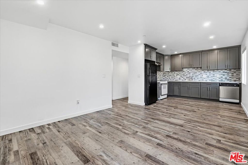 4150 S Normandie Avenue Property Photo 15