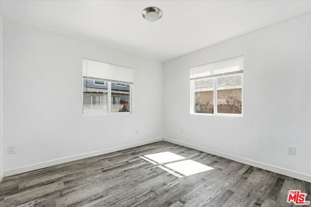 4150 S Normandie Avenue Property Photo 17