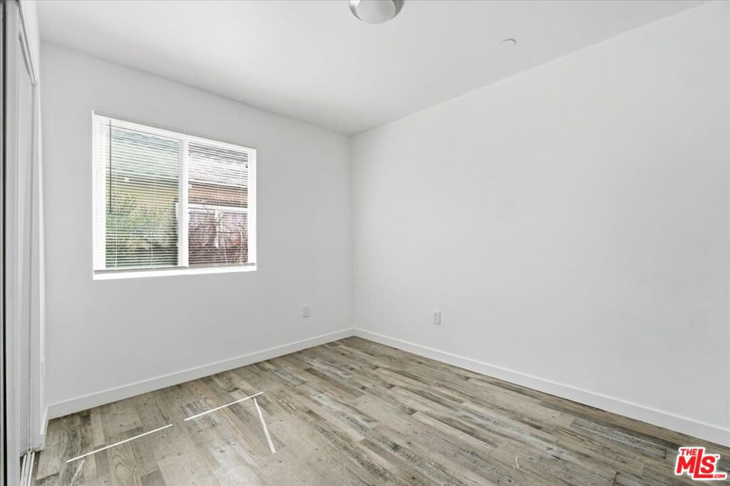 4150 S Normandie Avenue Property Photo 19