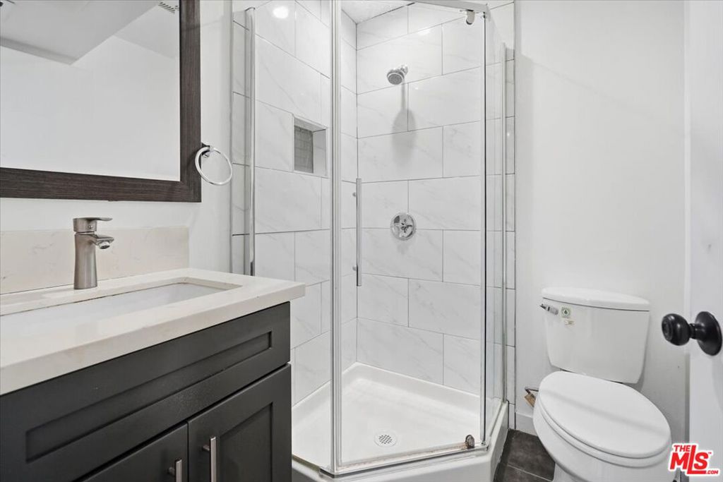 4150 S Normandie Avenue Property Photo 20