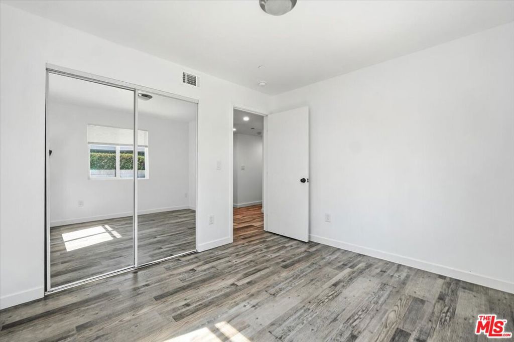 4150 S Normandie Avenue Property Photo 21