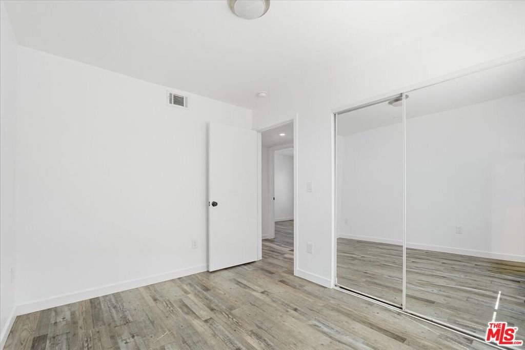 4150 S Normandie Avenue Property Photo 23