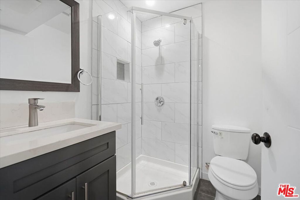 4150 S Normandie Avenue Property Photo 25