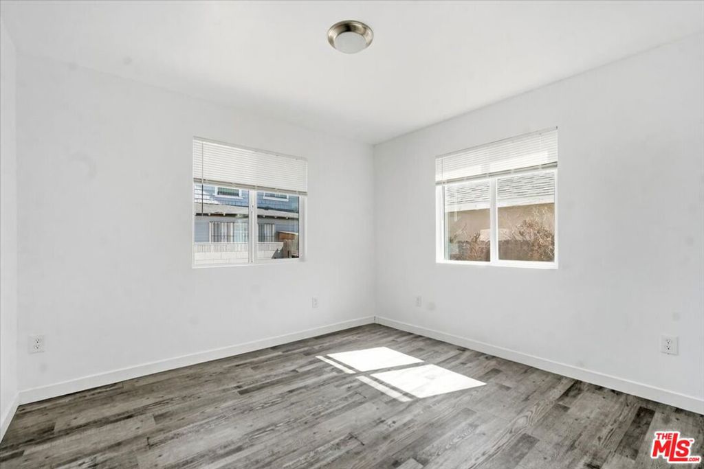 4150 S Normandie Avenue Property Photo 26