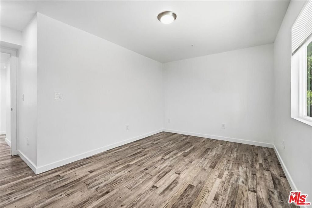 4150 S Normandie Avenue Property Photo 28