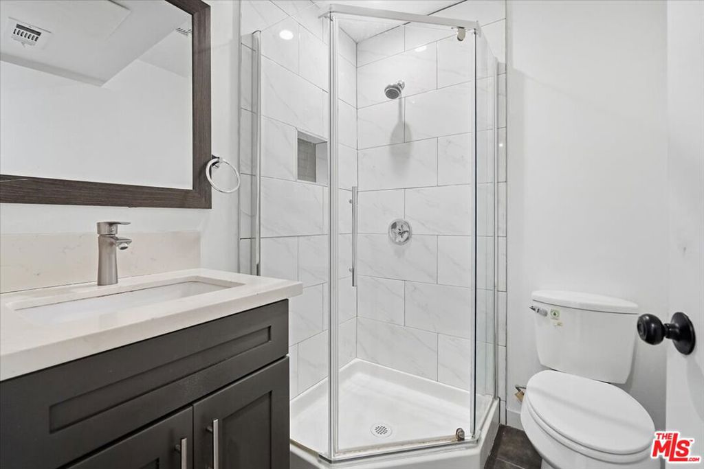 4150 S Normandie Avenue Property Photo 29