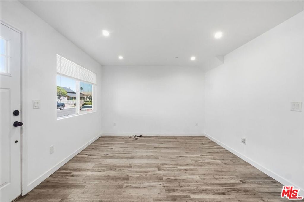 4150 S Normandie Avenue Property Photo 33