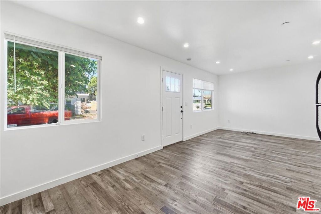 4150 S Normandie Avenue Property Photo 36